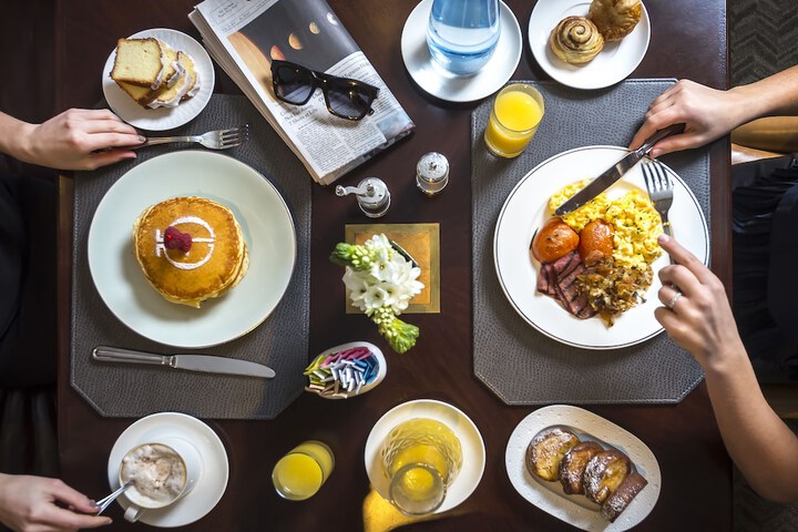 Breakfast/Coffee Service 102 of 107