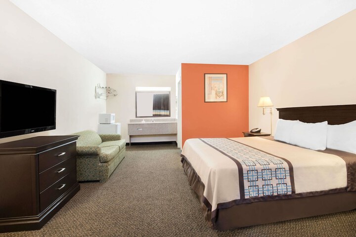 Room 25 of 32