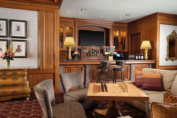 Lounge 45 of 63