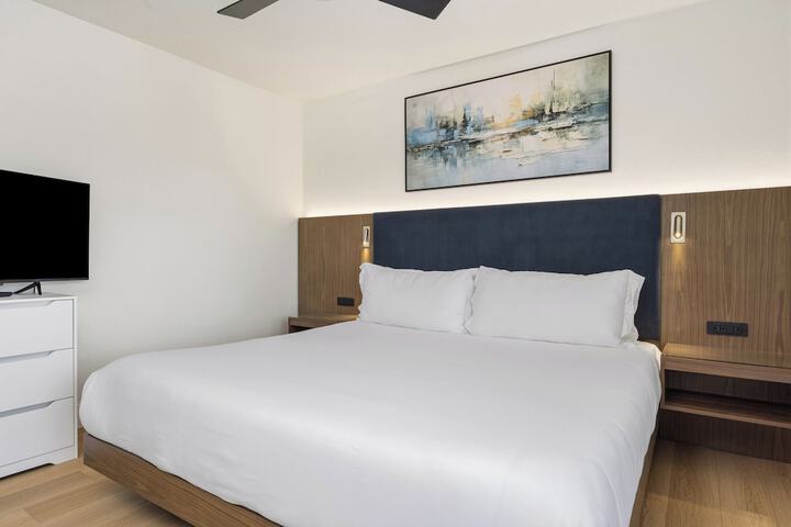 456 Embarcadero Inn & Suites