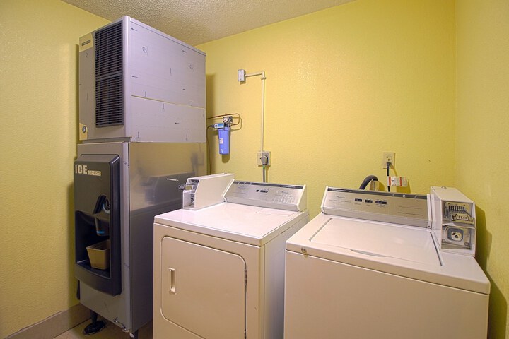 Laundry 39 of 40