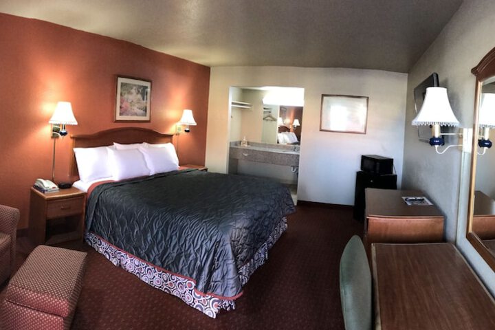 Room 5 of 11