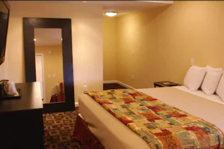 Room 6 of 17