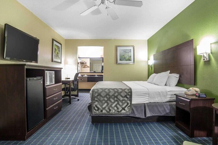 Room 9 of 23