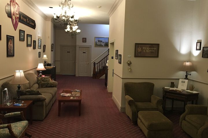 Hermann Crown Suites
