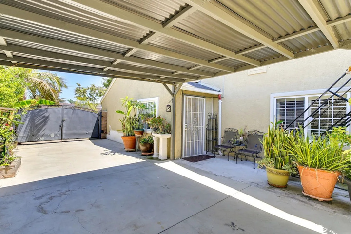 Westminster Escape Near Beaches & Shopping!