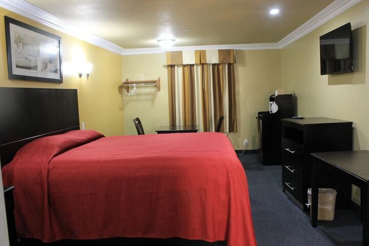 Room 27 of 38