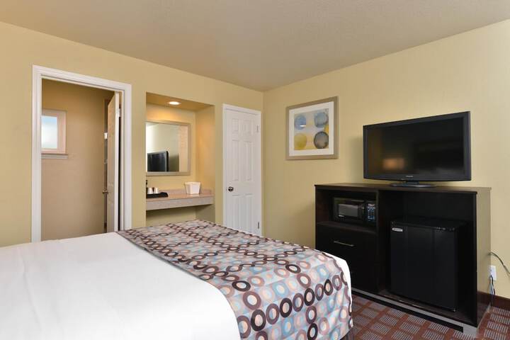 Room 32 of 38