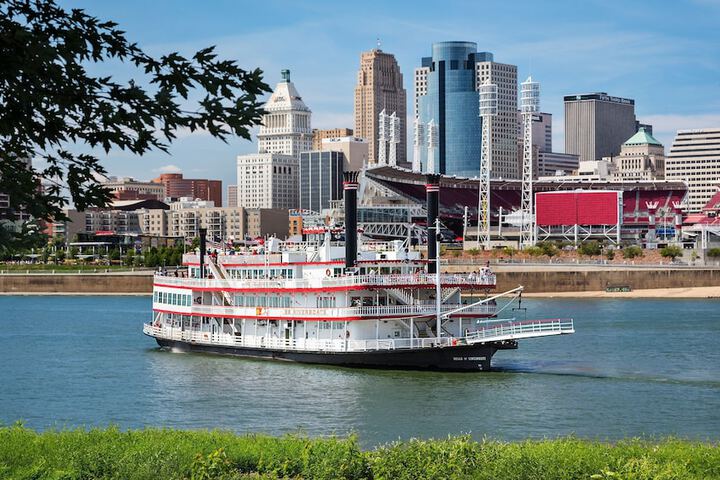 Holiday Inn Cincinnati-Riverfront by IHG