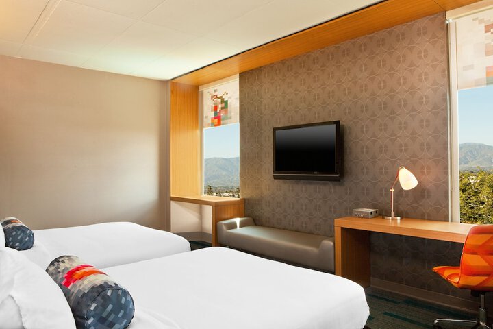 Room 15 of 25