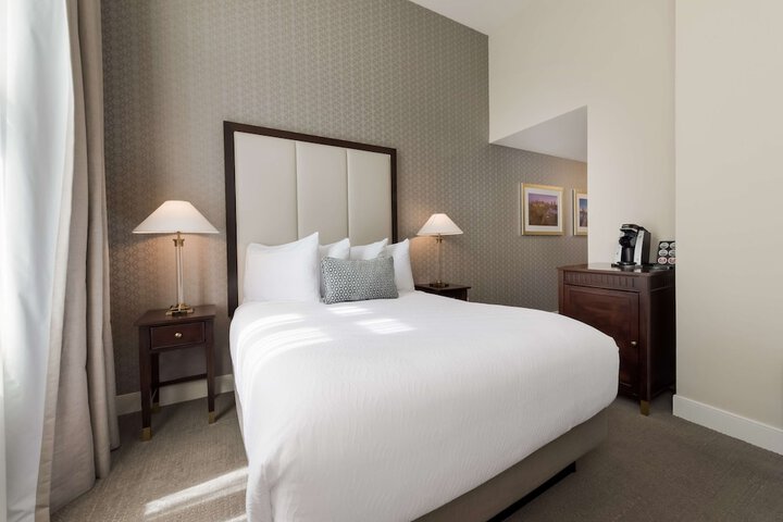 Room 32 of 34