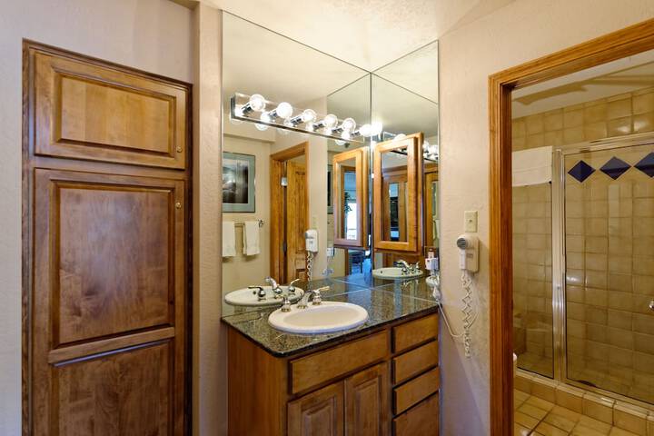 The Crestwood Condominiums