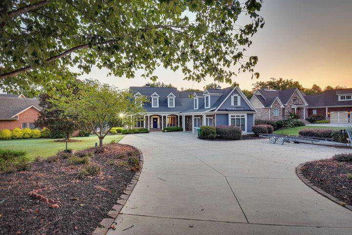 Grand Lakefront Home in Hartwell w / Game Room!