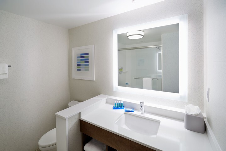 Holiday Inn Express & Suites-Cincinnati North - Liberty Way by IHG