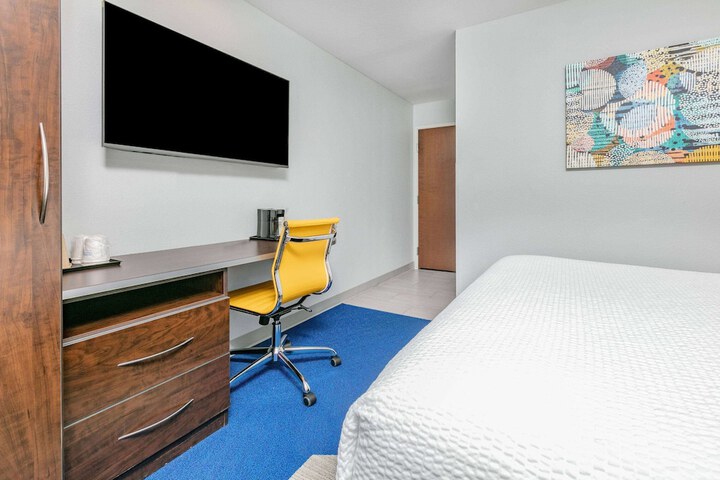 Room 17 of 32