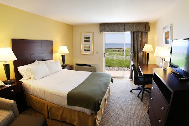 Room 15 of 25