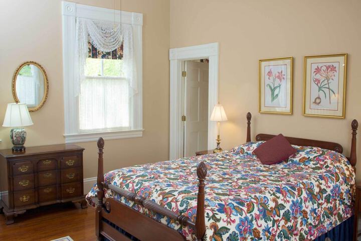 Lookaway Inn