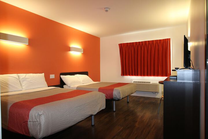 Room 27 of 43