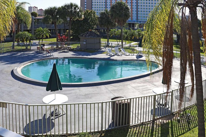 Pool 12 of 38