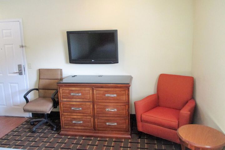 Lounge 18 of 19