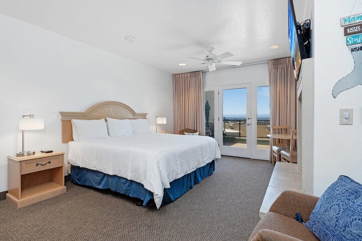 Beach House Inn & Suites