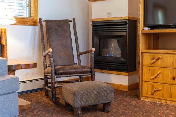 Red Wolf Lakeside Lodge