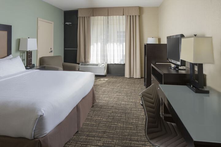 Room 32 of 61
