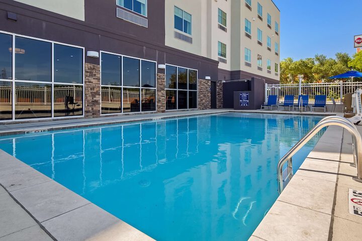 Pool 4 of 30