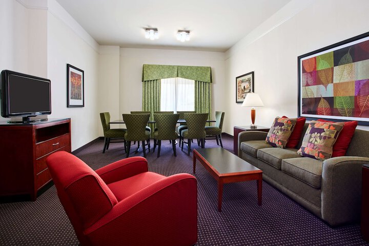 Room 13 of 36