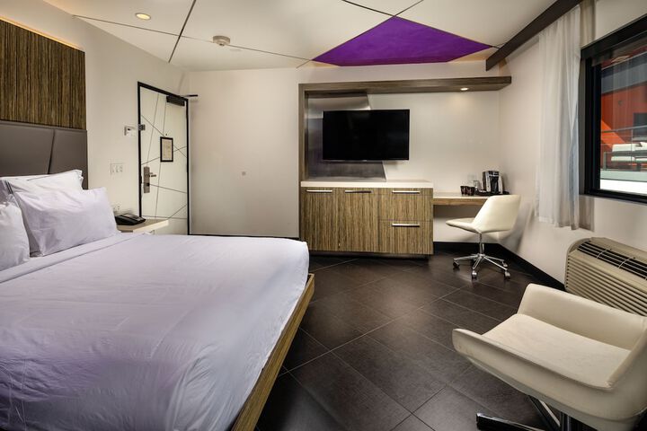 Room 34 of 76
