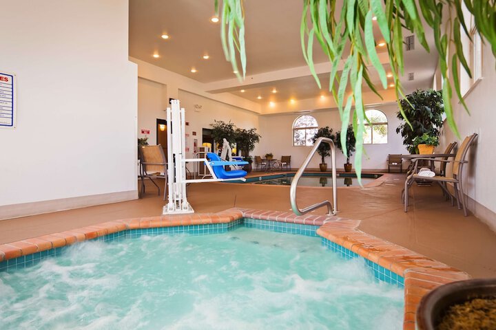 Best Western Plus Deer Park Hotel & Suites