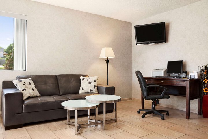 Business Center 14 of 14