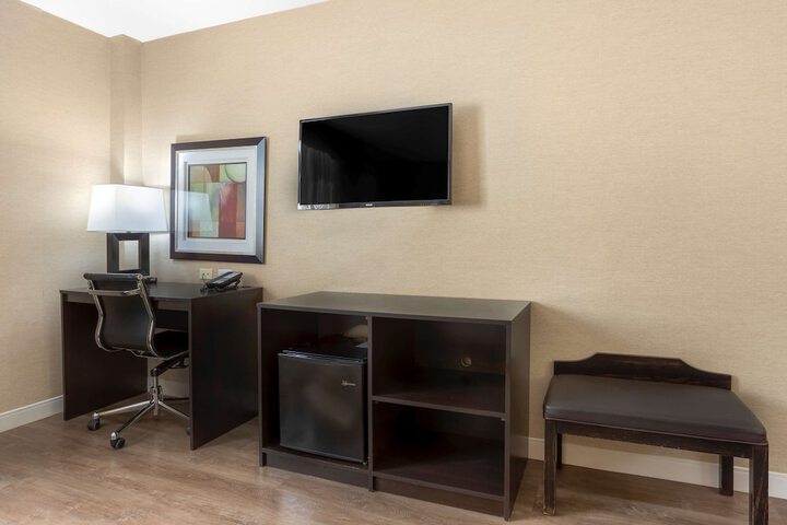 Best Western Plus Plaza Hotel