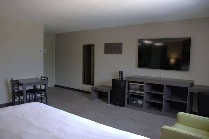 Boarders Inn & Suites by Cobblestone Hotels - Lamar