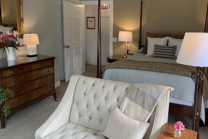 1795 Acorn Inn B & B