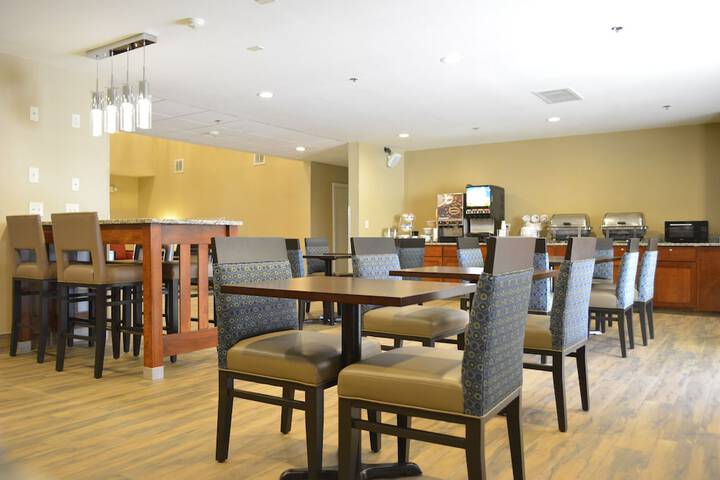 MainStay Suites Dubuque at Hwy 20