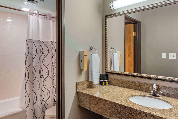 Best Western Plus Landmark Inn