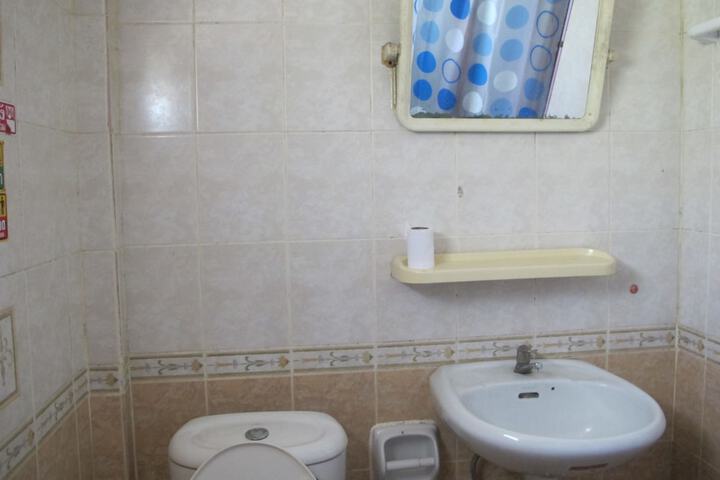 Room 6 of 17