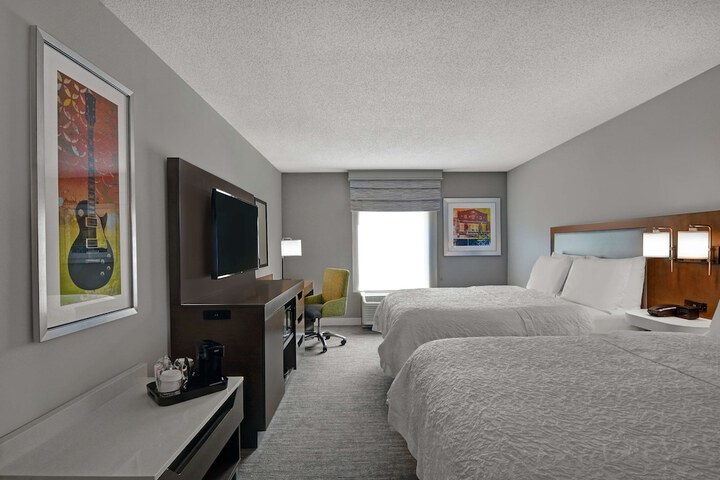 Room 33 of 48