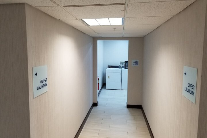 Ballroom/Hall 67 of 78