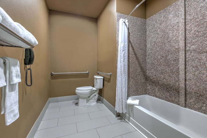 Room 17 of 27