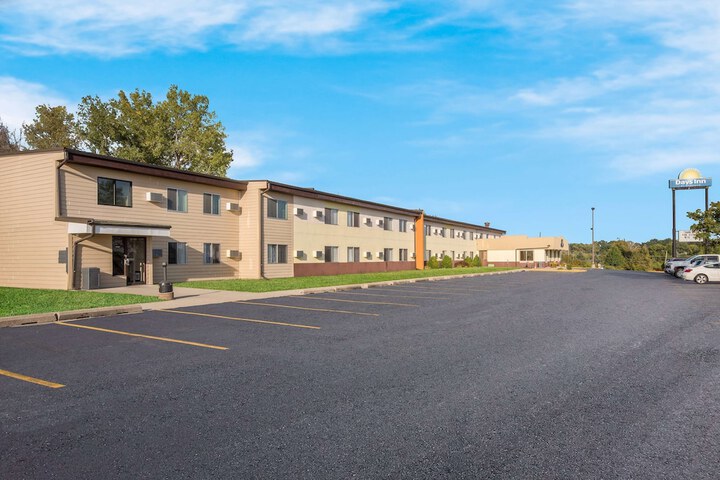 Days Inn by Wyndham Newton