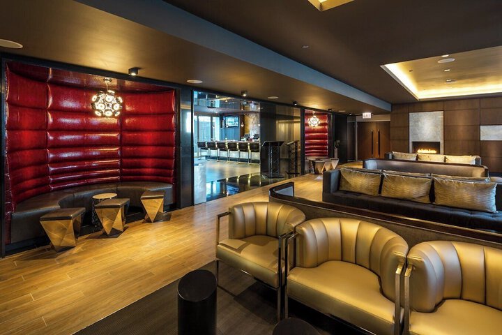 Lounge 58 of 67