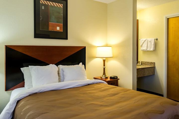 Room 12 of 24
