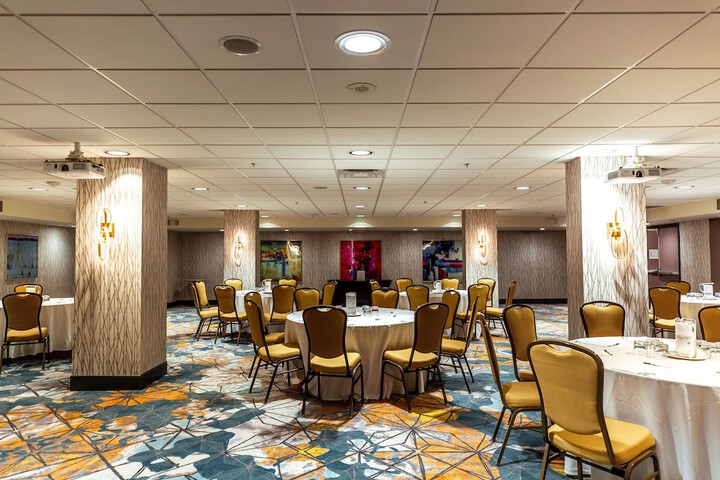 Holiday Inn Toronto Downtown Centre by IHG