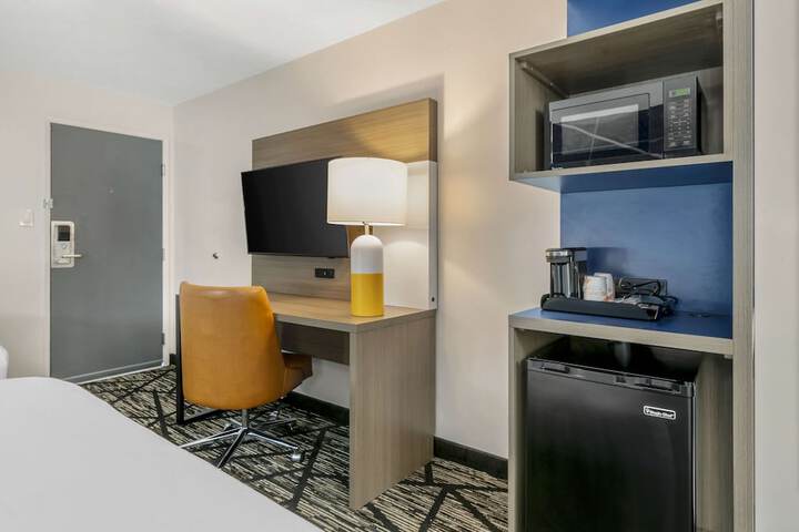 Room 21 of 34