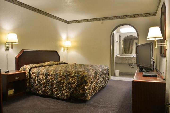 Room 16 of 27