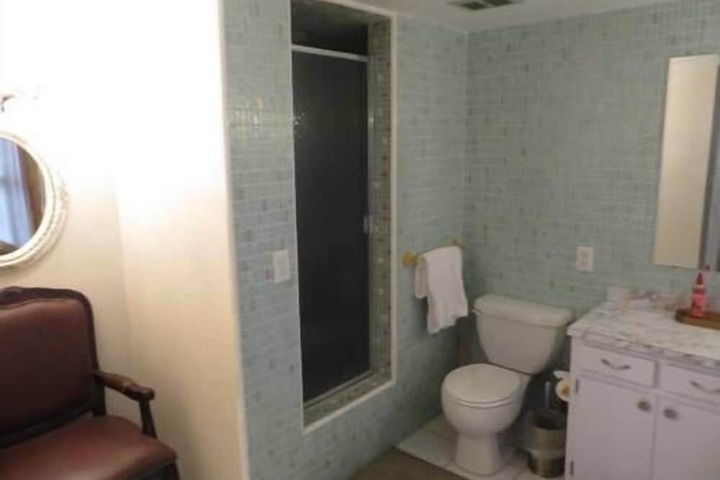 Room 26 of 33
