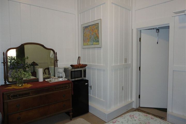 MONTE RIO COTTAGES