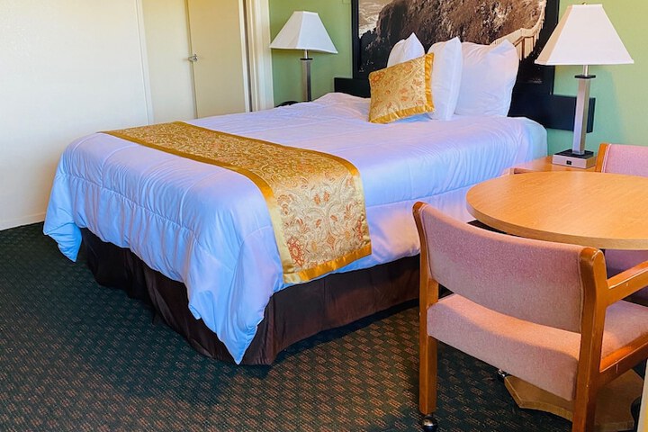Room 9 of 30